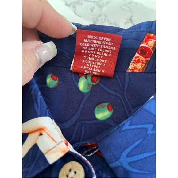 Junction West Men’s Button Down Shirt Sz women in Martini Glass Blue Short Sleev - Picture 8 of 9